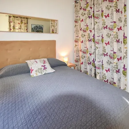 4 Bedroom Amazing In Holiday home *